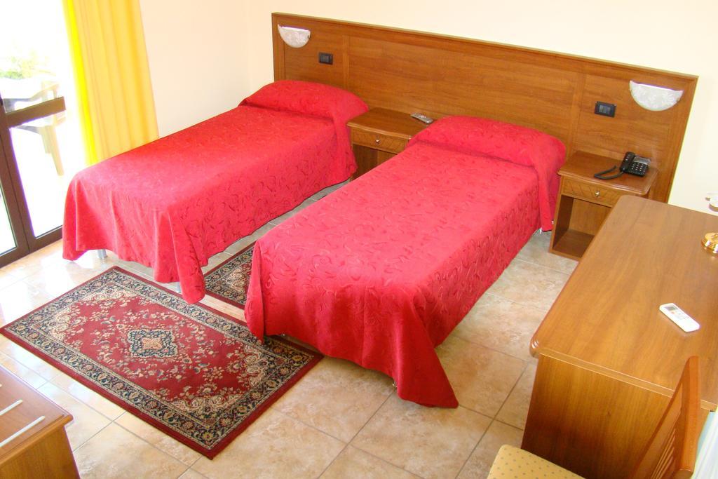 Hotel Ristorante111 Віллап'яна Номер фото